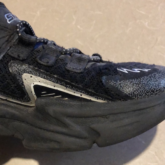 Boys Size 11 running shoes - Picture 4 of 10